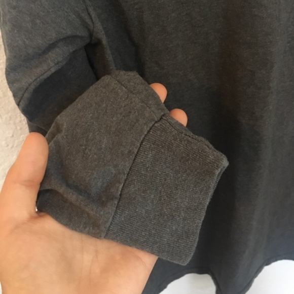 FREE w Purchase NWOT Gray long sleeve tee sz small - Picture 4 of 4